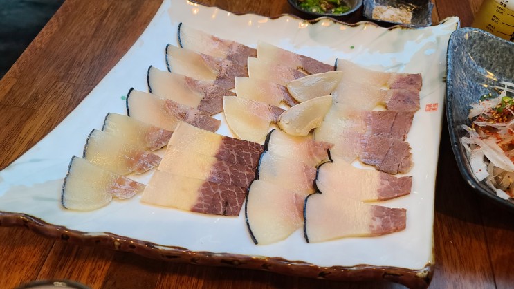 부산 연산동 술집 - 꼬소하고 깔끔한 고래고기 고래수육 맛집, 고래포차